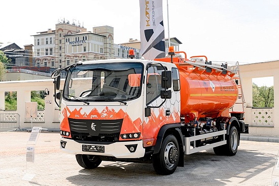 Семейство грузовых автомобилей Компас на выставке COMvex